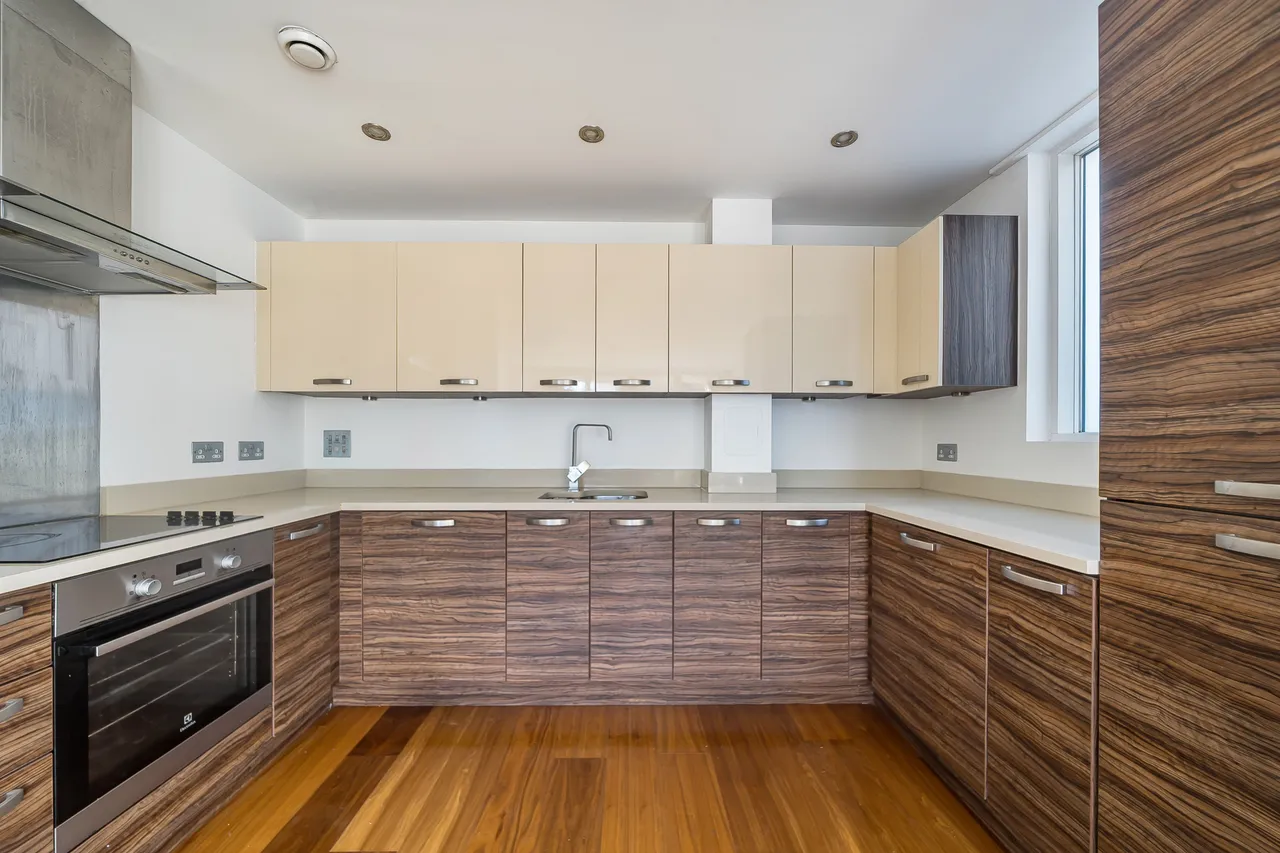 120 Roffo Court, Boundary Lane, London, photo 5