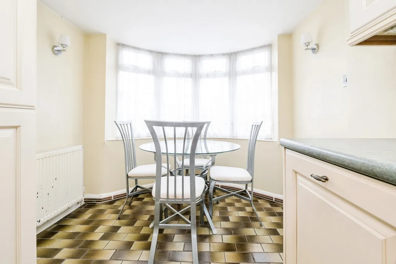 Ingleglen, Hornchurch, RM11, photo 8