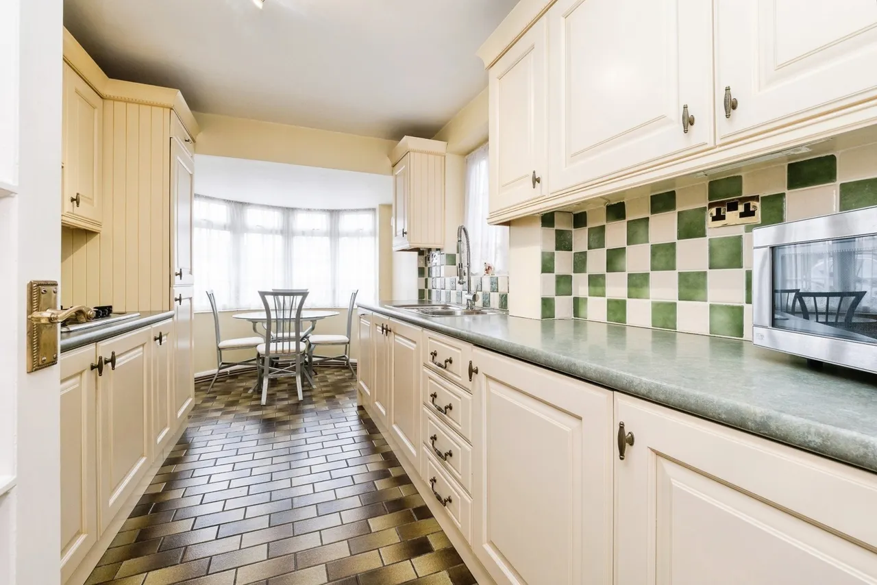 Ingleglen, Hornchurch, RM11, photo 6
