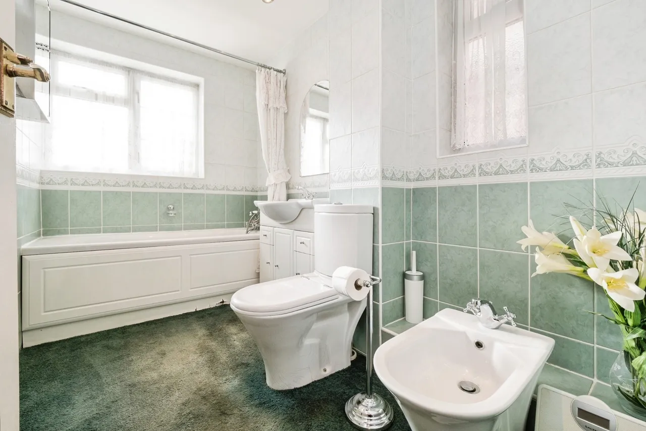 Ingleglen, Hornchurch, RM11, photo 5