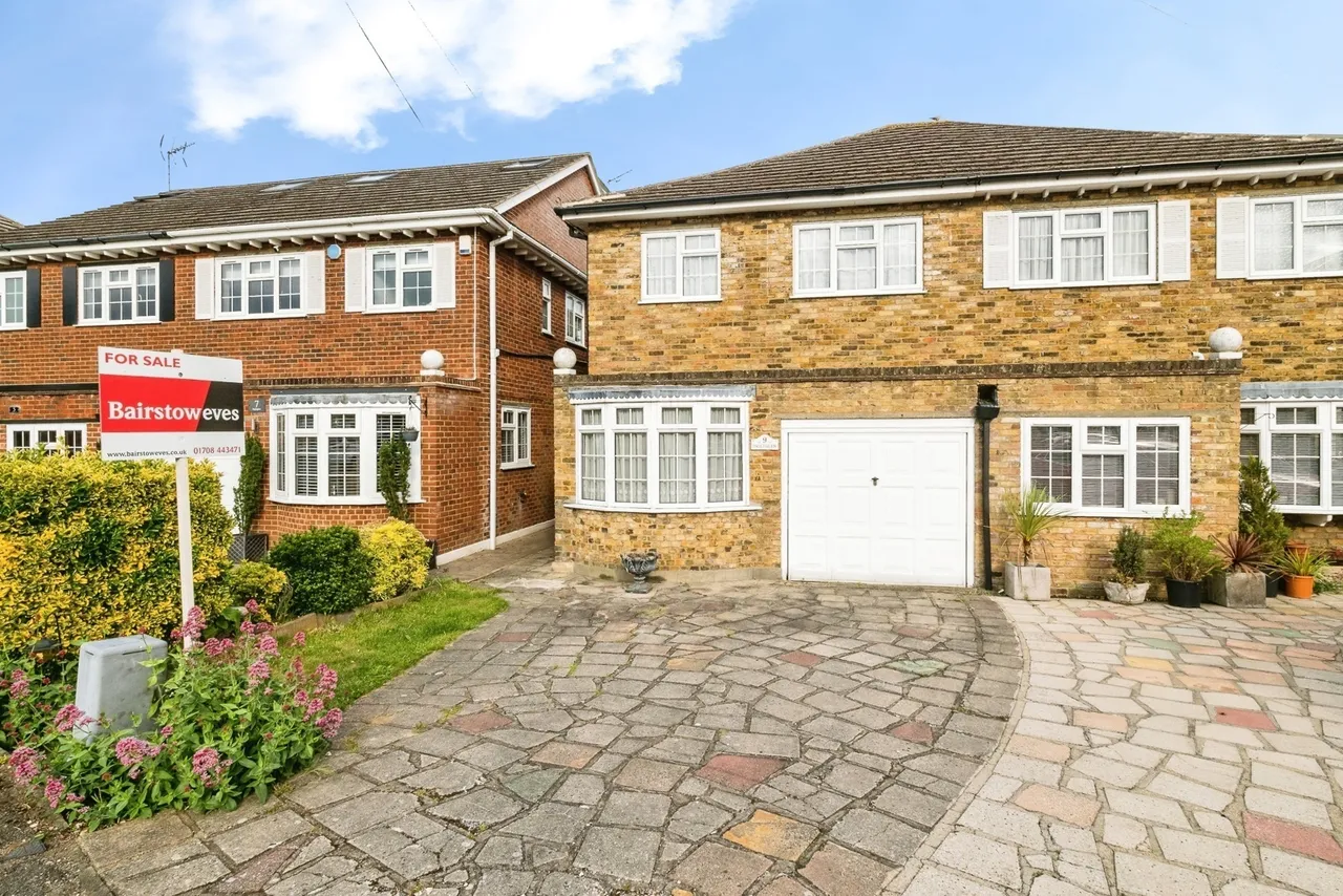Ingleglen, Hornchurch, RM11, photo 26