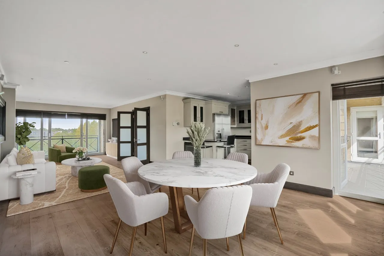 2 bed flat for sale, Wyatt Drive, Barnes, SW13