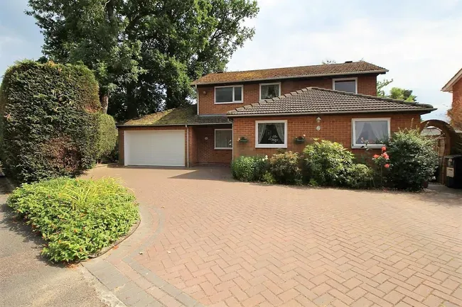 4 bed house for sale — Hexham Close, Worth