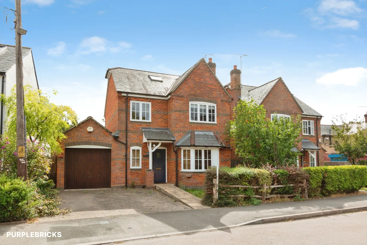 4 bed house for sale, Streets Heath, Woking, GU24
