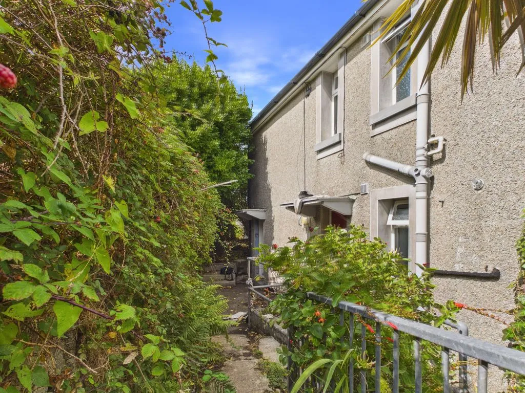 2 bed flat for sale, Chywoone Avenue, Newlyn, TR18