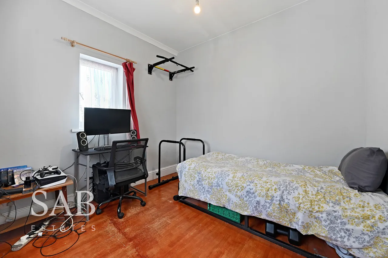 Hart Grove, Southall, UB1, photo 6
