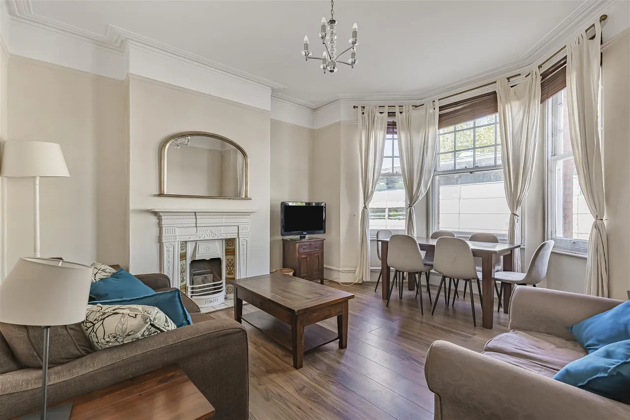 2 bed flat for sale, Lower Richmond Road, Putney, SW15