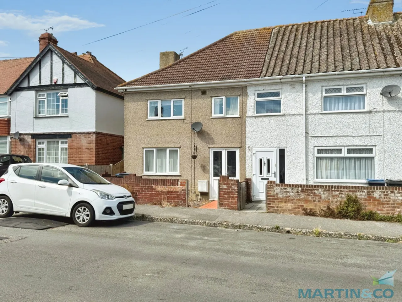 3 bed house to rent — Downs Road, Walmer