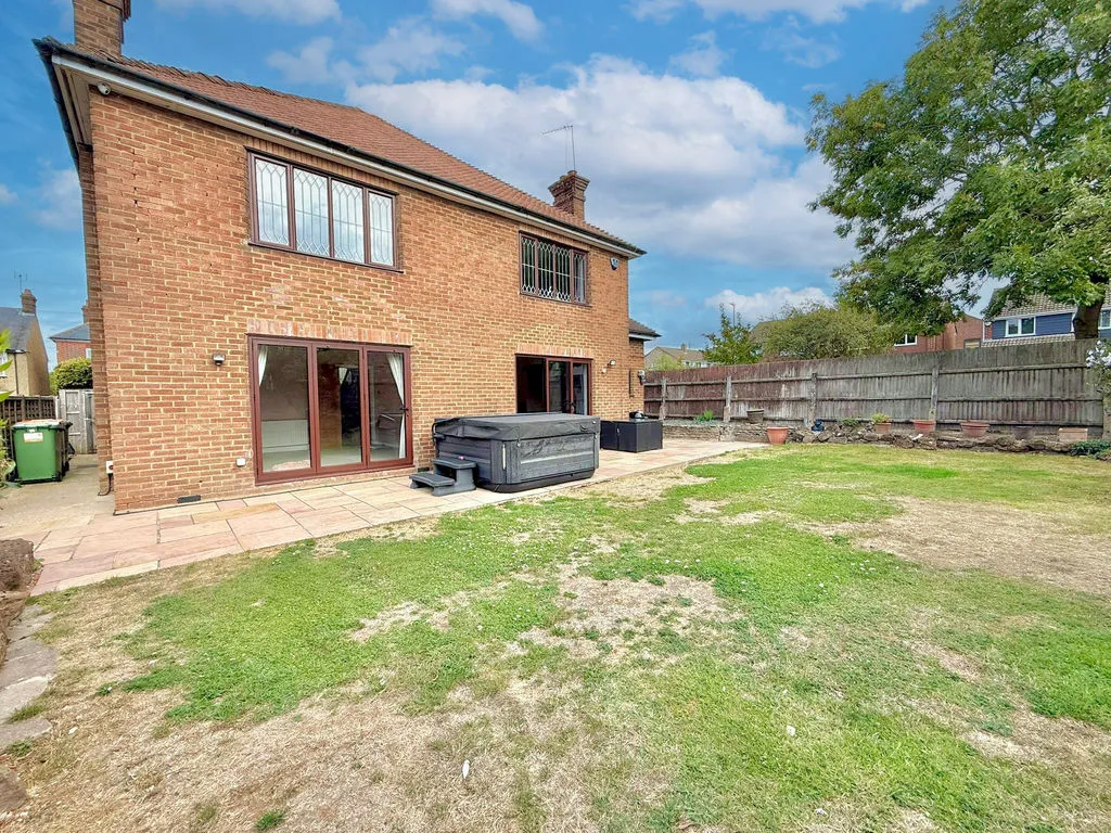 Downs Road, Dunstable LU5 4DE, photo 22
