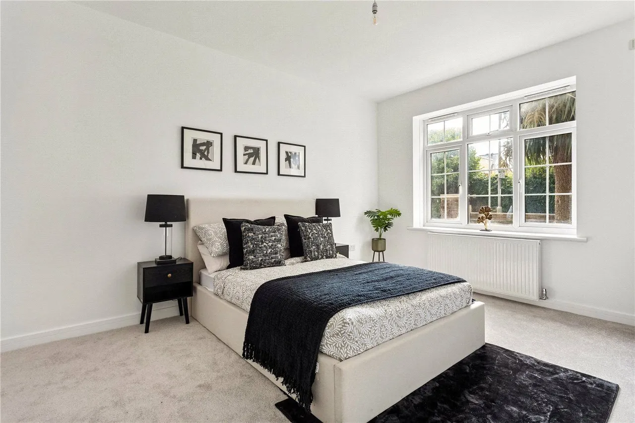 Garratt Lane, London, SW17, photo 6