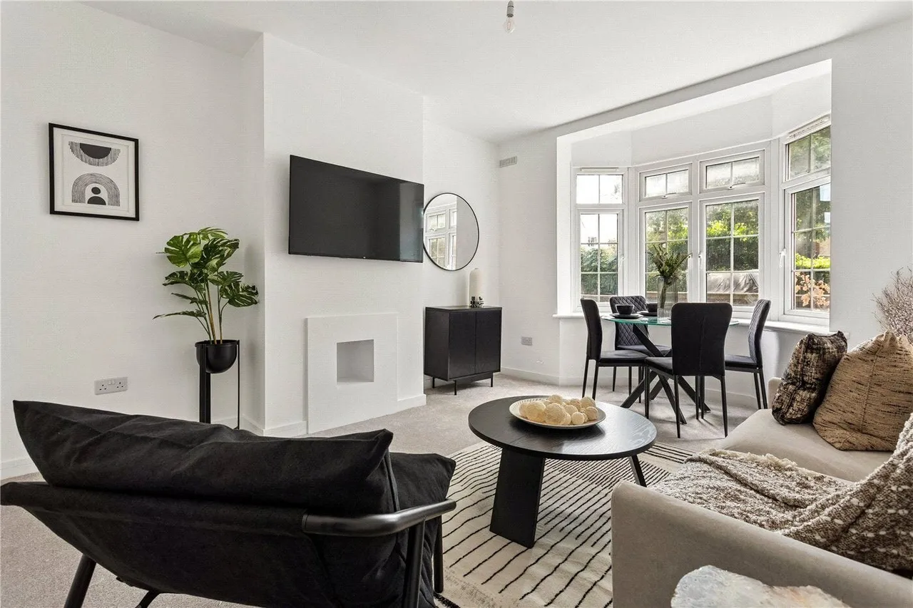 Garratt Lane, London, SW17, photo 3