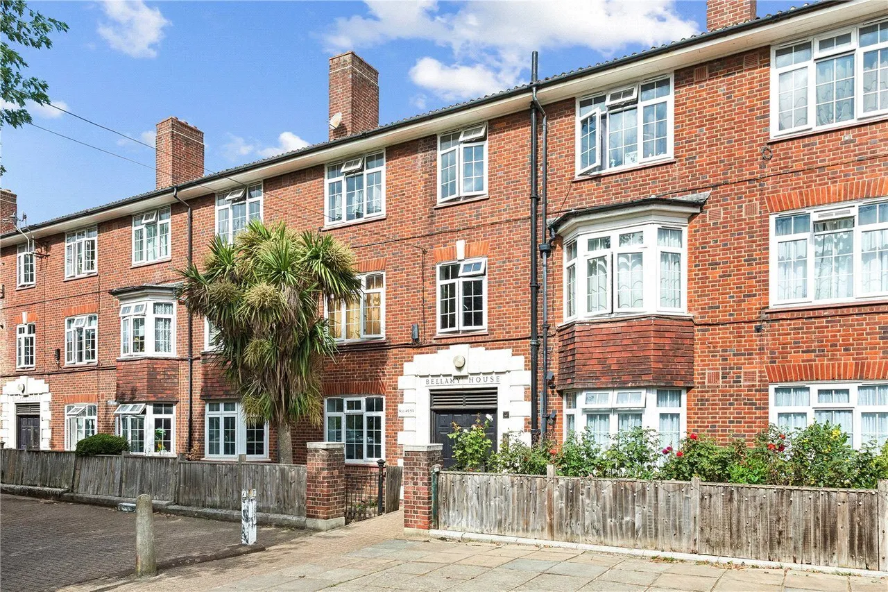Garratt Lane, London, SW17, photo 8