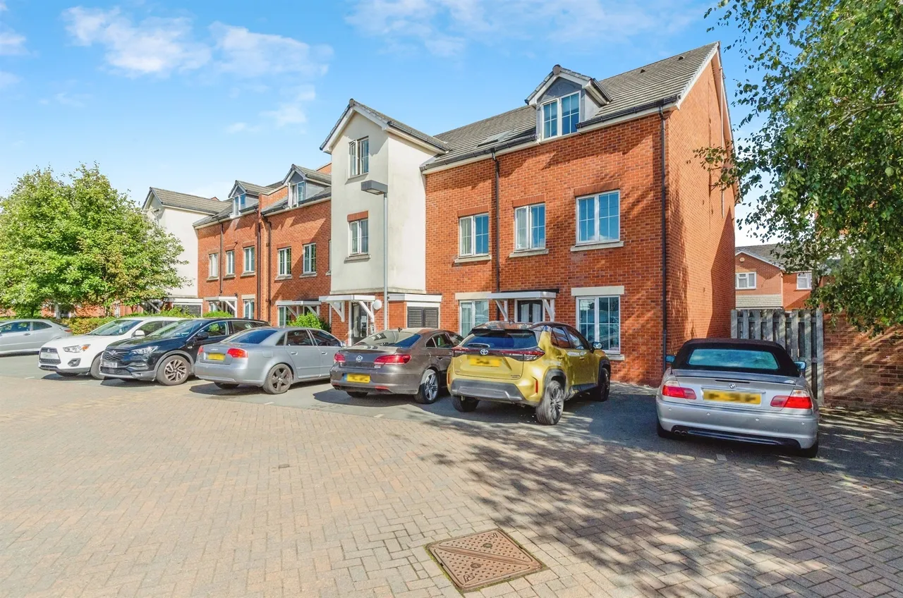 Acorn Street, Willenhall, WV13, photo 2