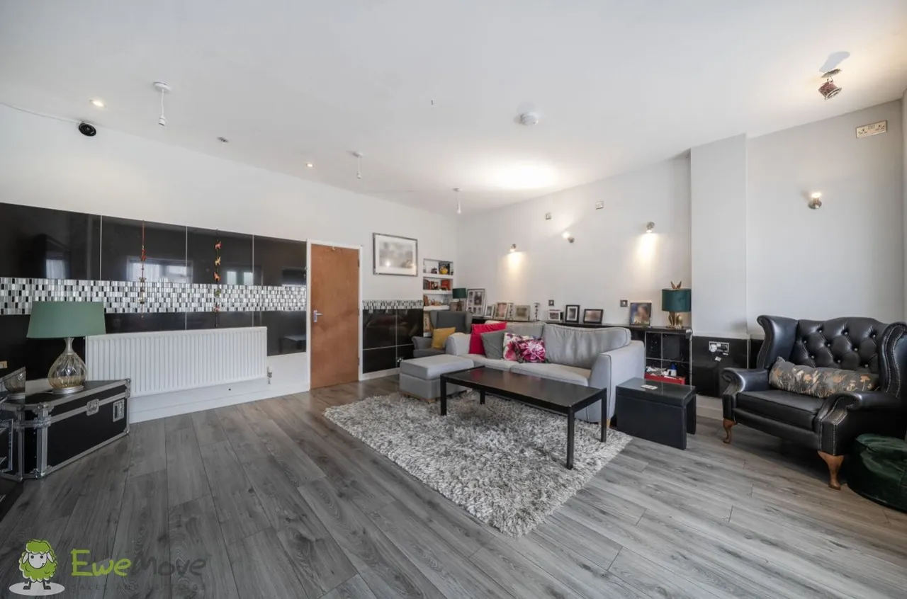 3 bed house for sale, Malden Road, Cheam, SM3