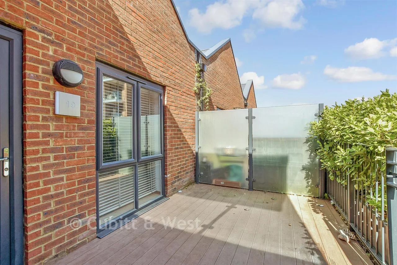 Queens Road, East Grinstead, RH19, photo 10