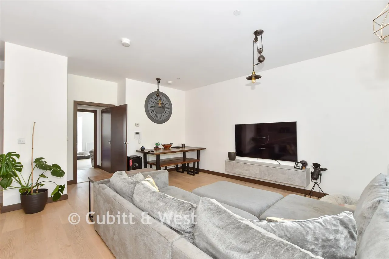 Queens Road, East Grinstead, RH19, photo 5
