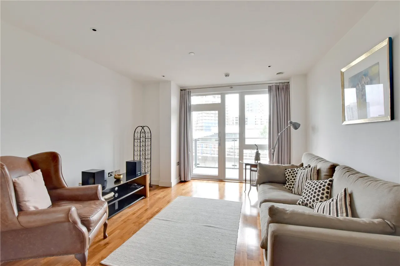 3 bed flat for sale — Bellville House, 4 John Donne Way, Greenwich, London, SE10