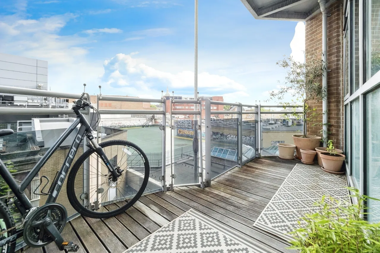 Gerry Raffles Square, London, E15, photo 15