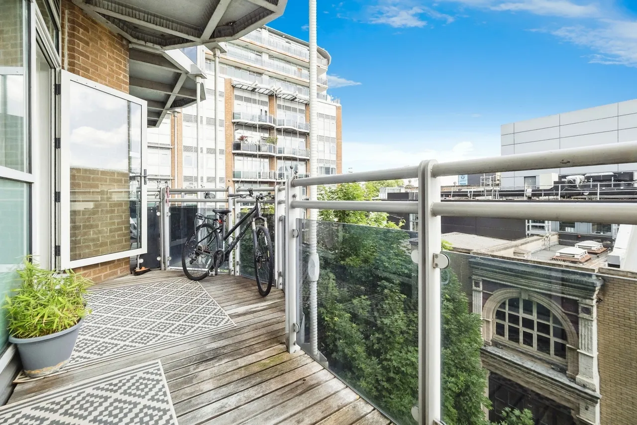 Gerry Raffles Square, London, E15, photo 8