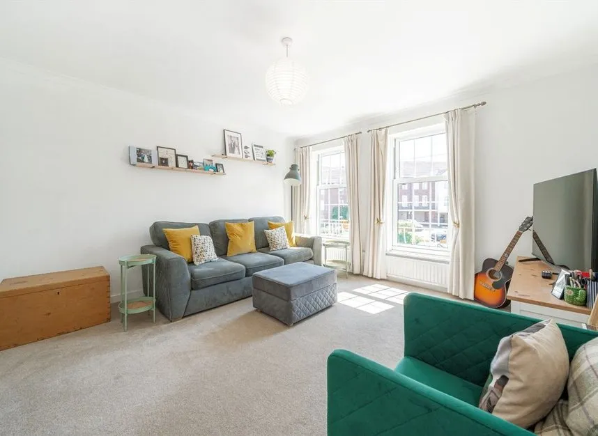 Park Crescent, Twickenham, TW2, photo 2