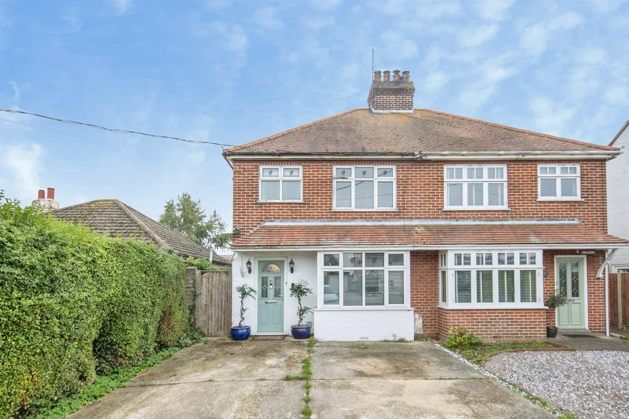 4 bed house for sale, Thorpe Road, Kirby Cross, CO13