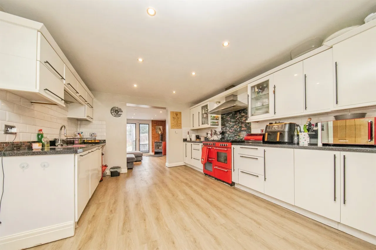 Thorpe Road, Kirby Cross, CO13, photo 4