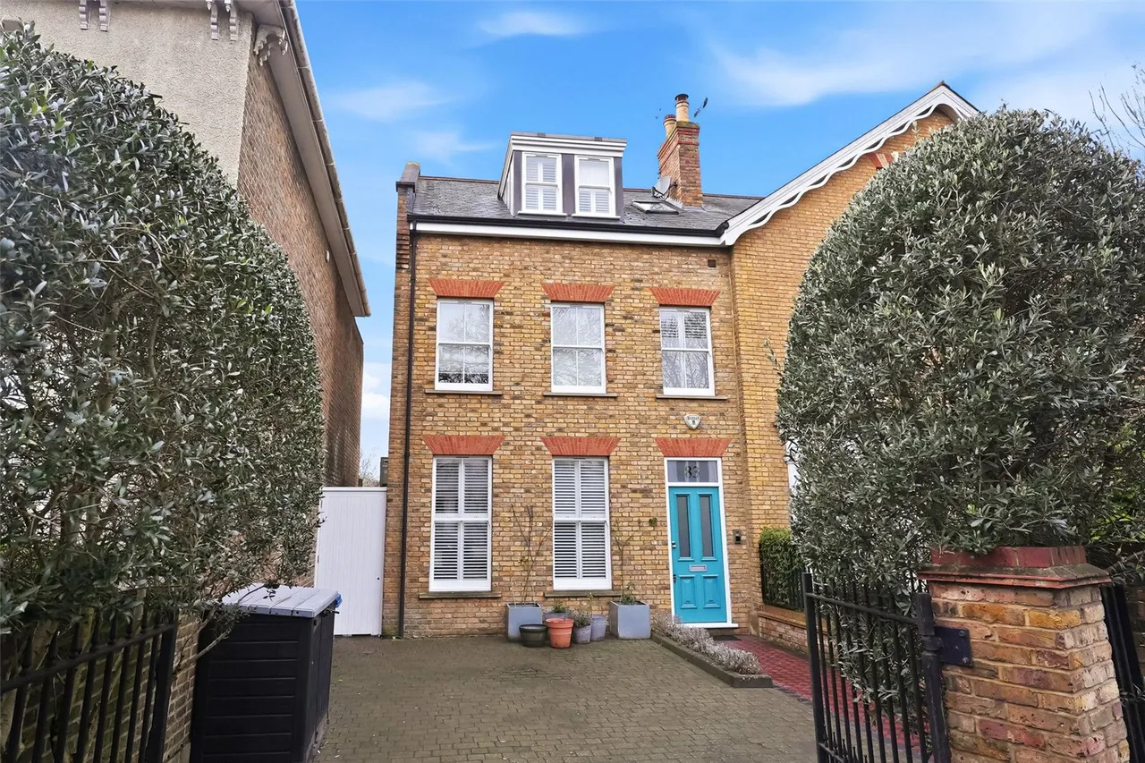 3 bed house for sale — Whitton Road, Twickenham, TW1 1BT