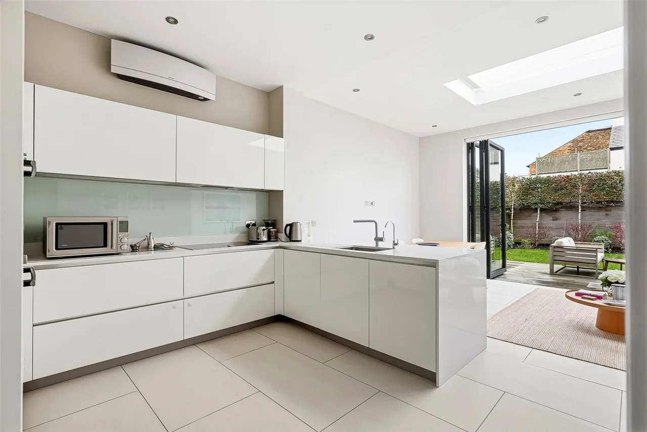 Whitton Road, Twickenham, TW1 1BT, photo 8