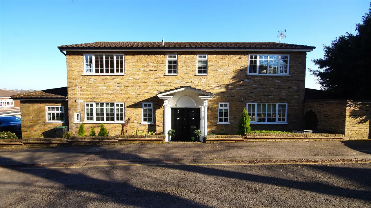 4 bed house for sale — Park Hill, Loughton