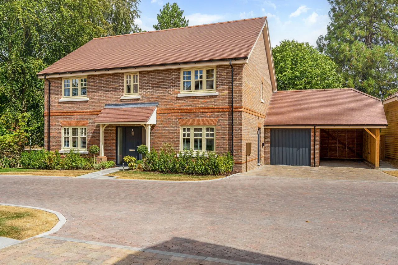 5 bed house for sale — The Mulberry, Headley Chase, Epsom, KT18