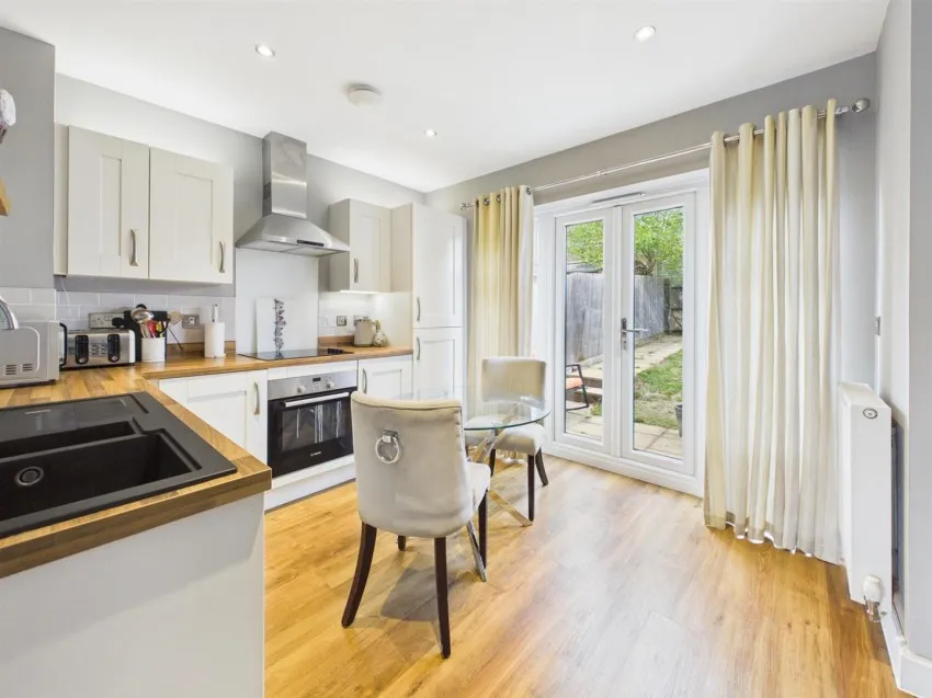 Furrow Close, Cheltenham, photo 6