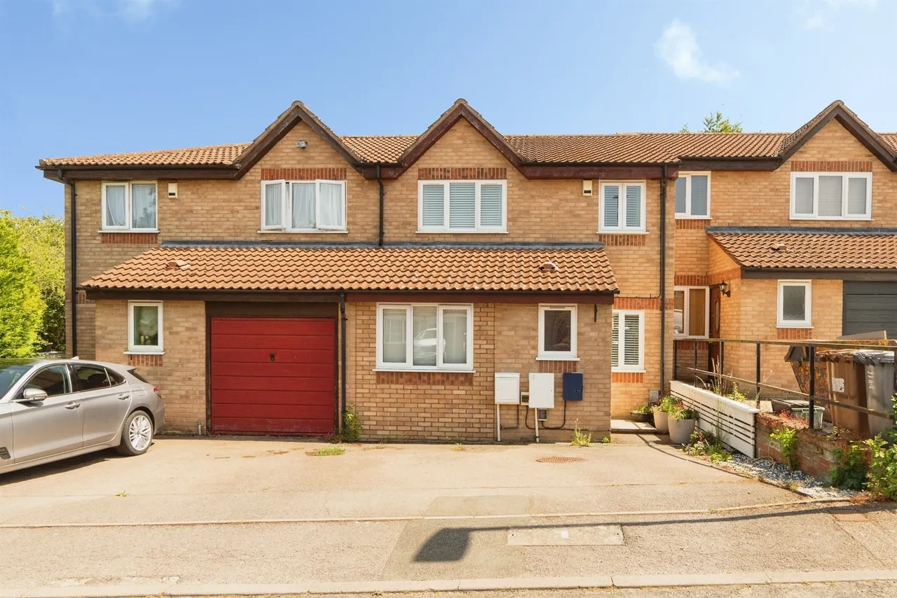 3 bed house for sale — Moorymead Close, Watton At Stone, Hertford