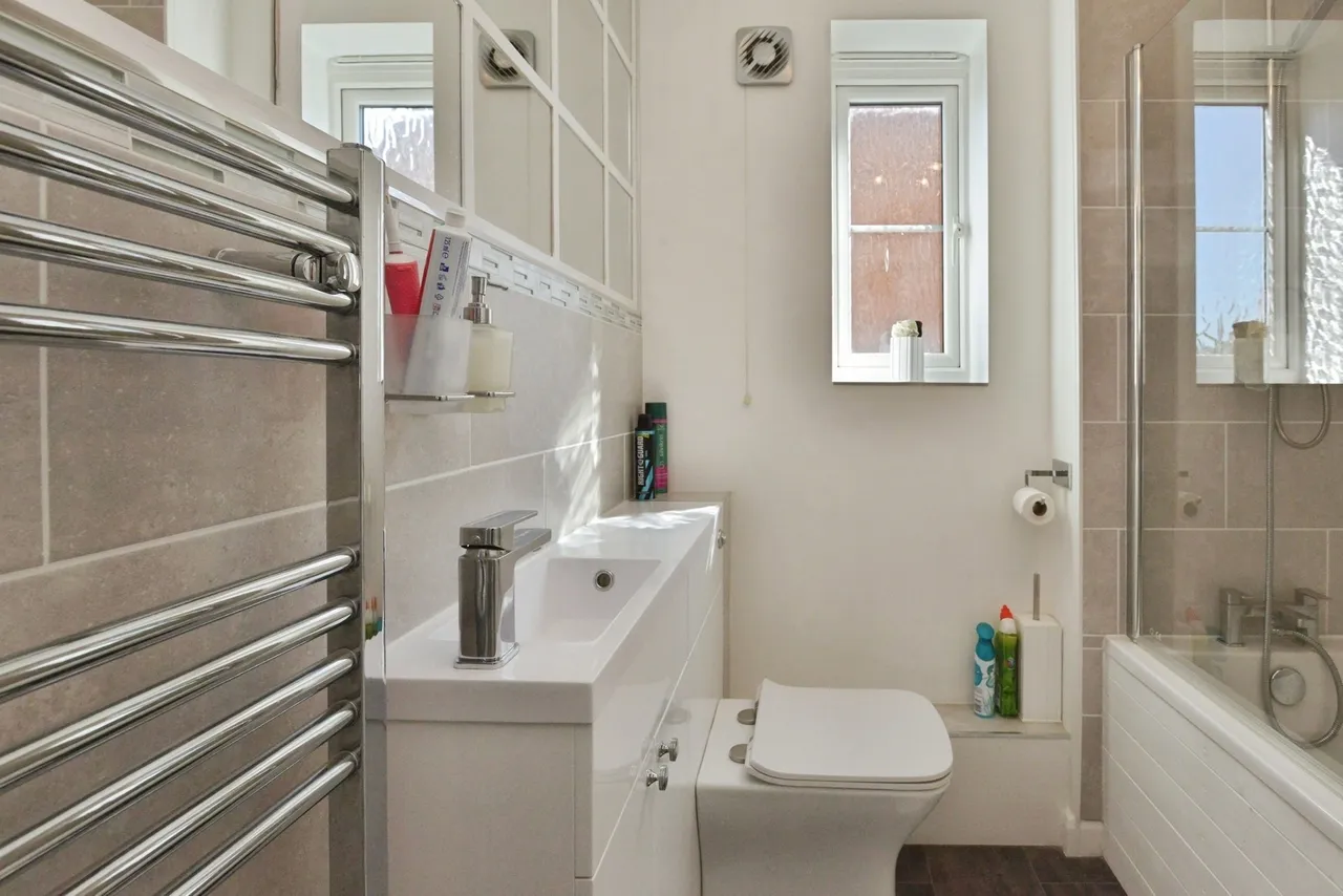 Foxholes Close, Deanshanger, Buckinghamshire, MK19, photo 15