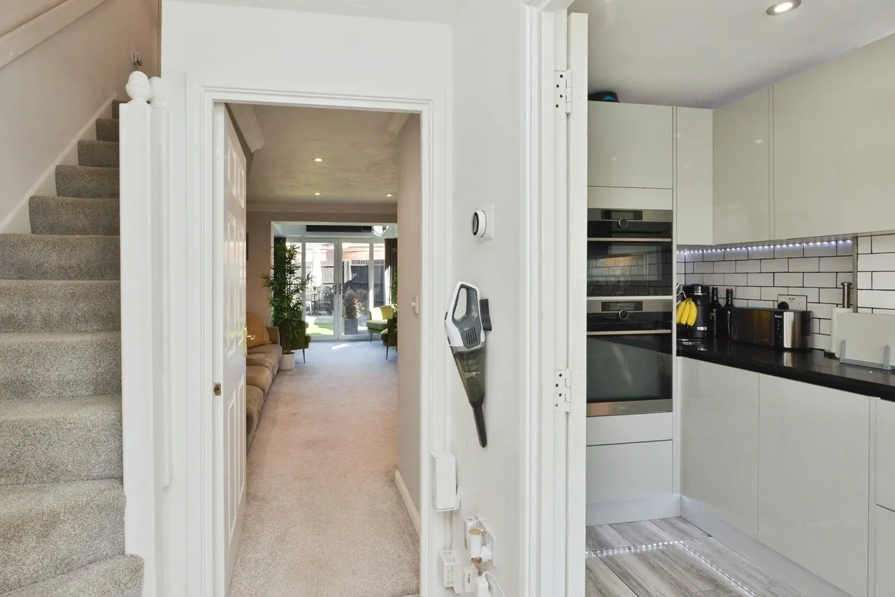 Foxholes Close, Deanshanger, Buckinghamshire, MK19, photo 18