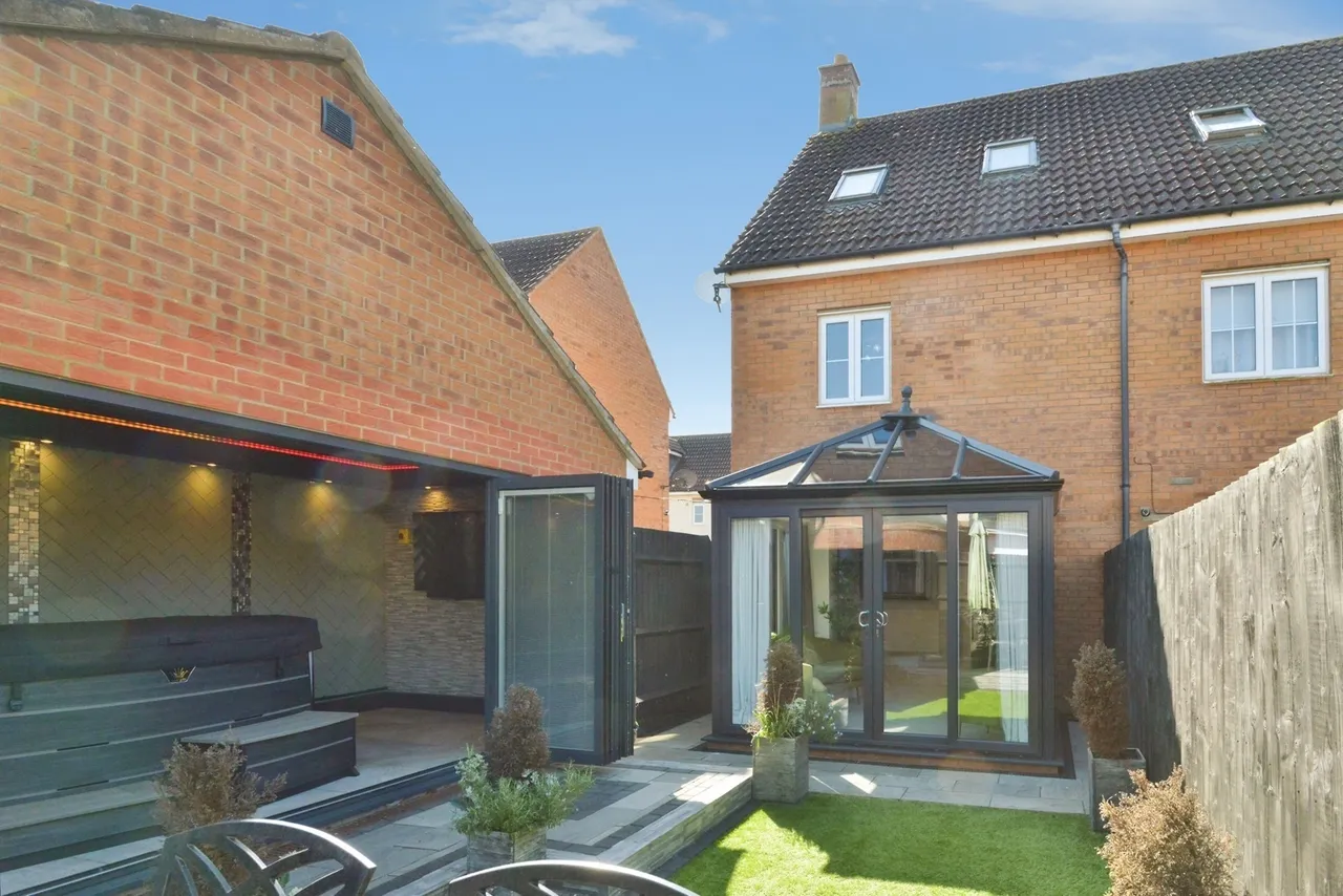 Foxholes Close, Deanshanger, Buckinghamshire, MK19, photo 22