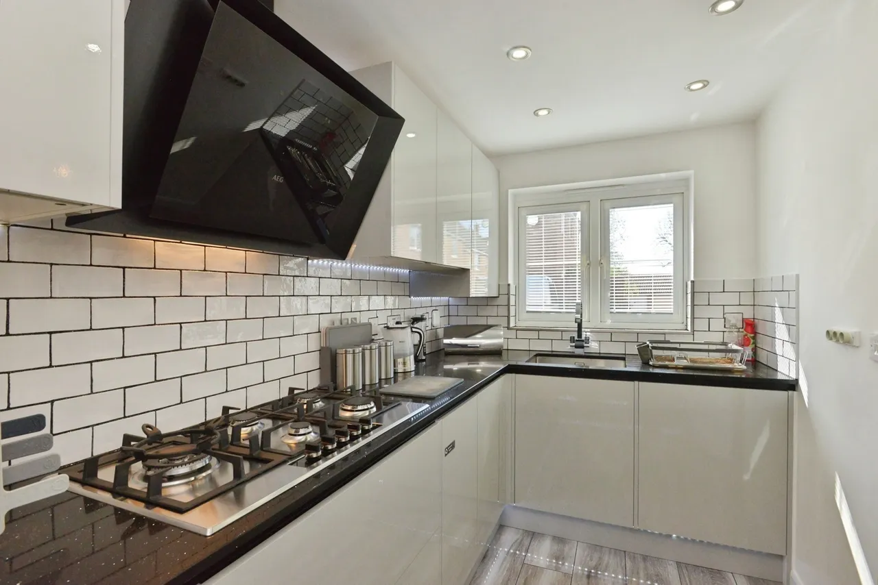 Foxholes Close, Deanshanger, Buckinghamshire, MK19, photo 6