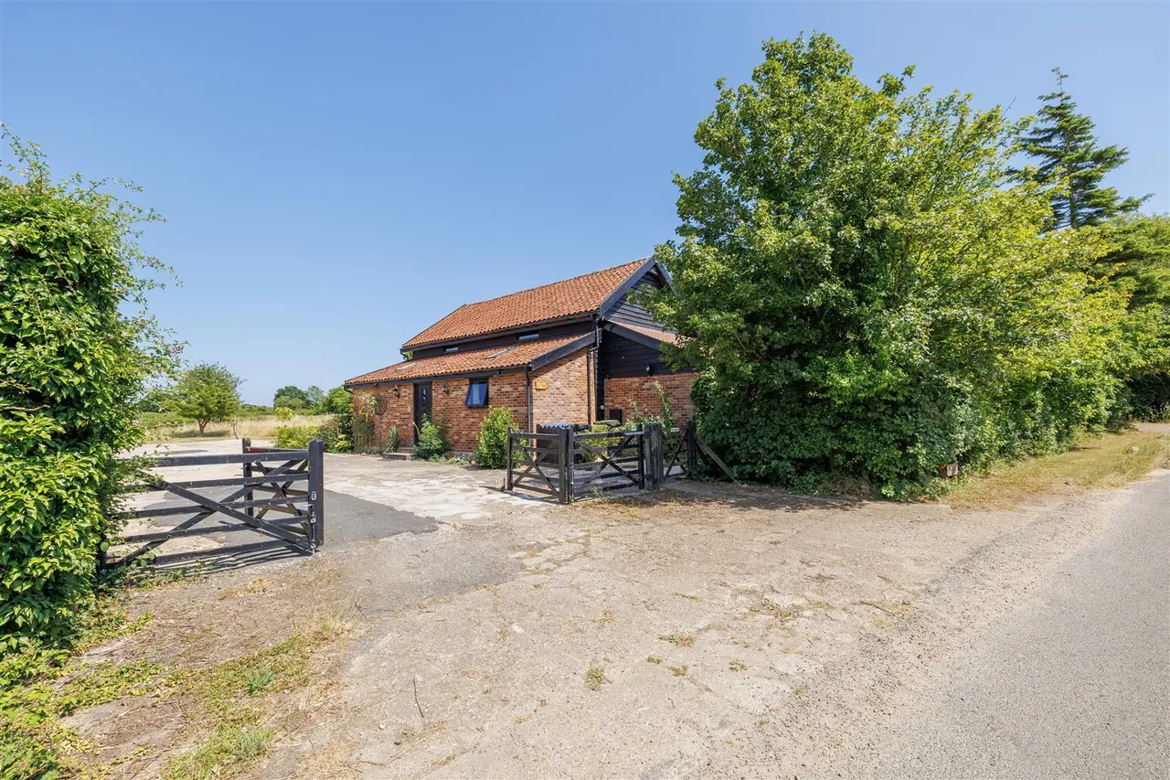 Clarkes Lane, Ilketshall St. Andrew, NR34, photo 22