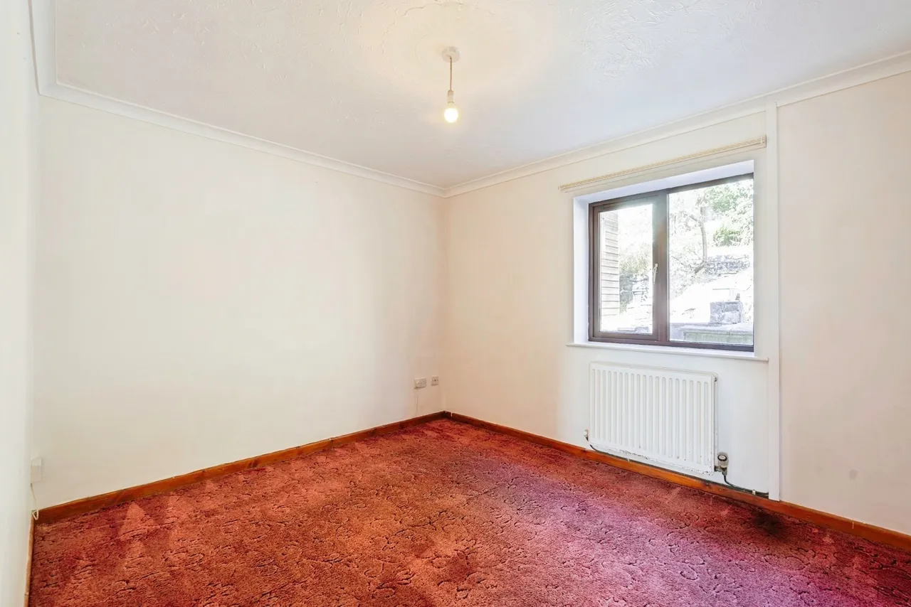 Heol Bancyroffis, Pontyates, SA15, photo 10