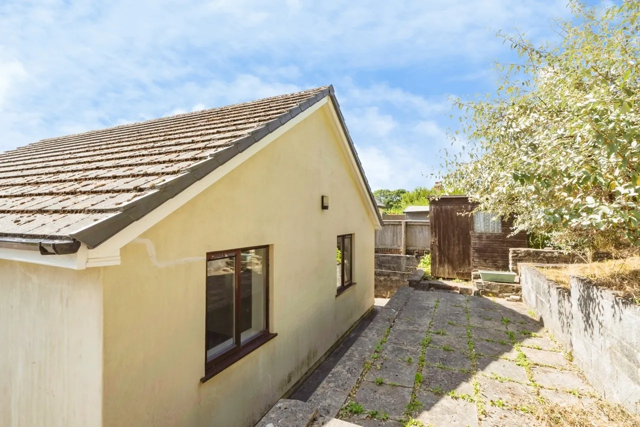 Heol Bancyroffis, Pontyates, SA15, photo 19