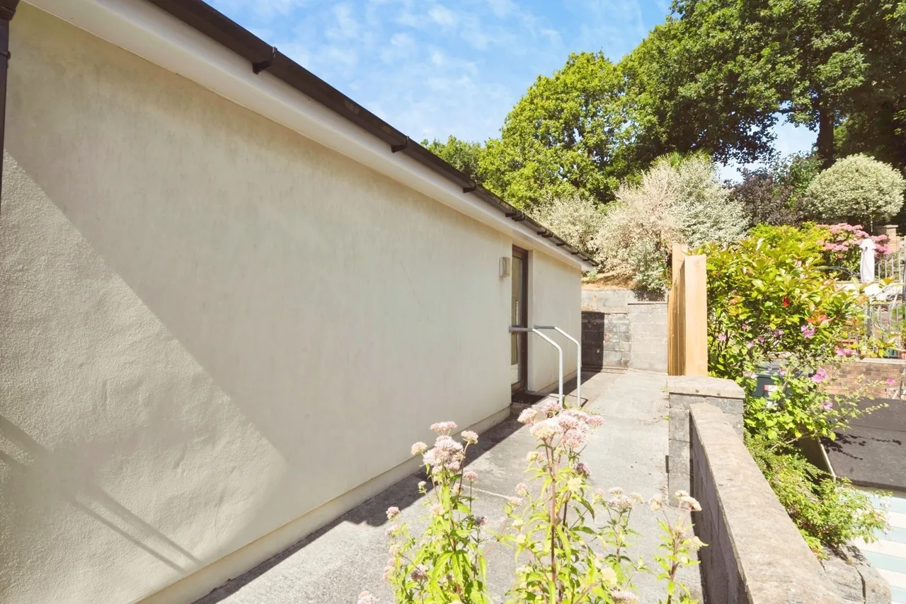 Heol Bancyroffis, Pontyates, SA15, photo 15