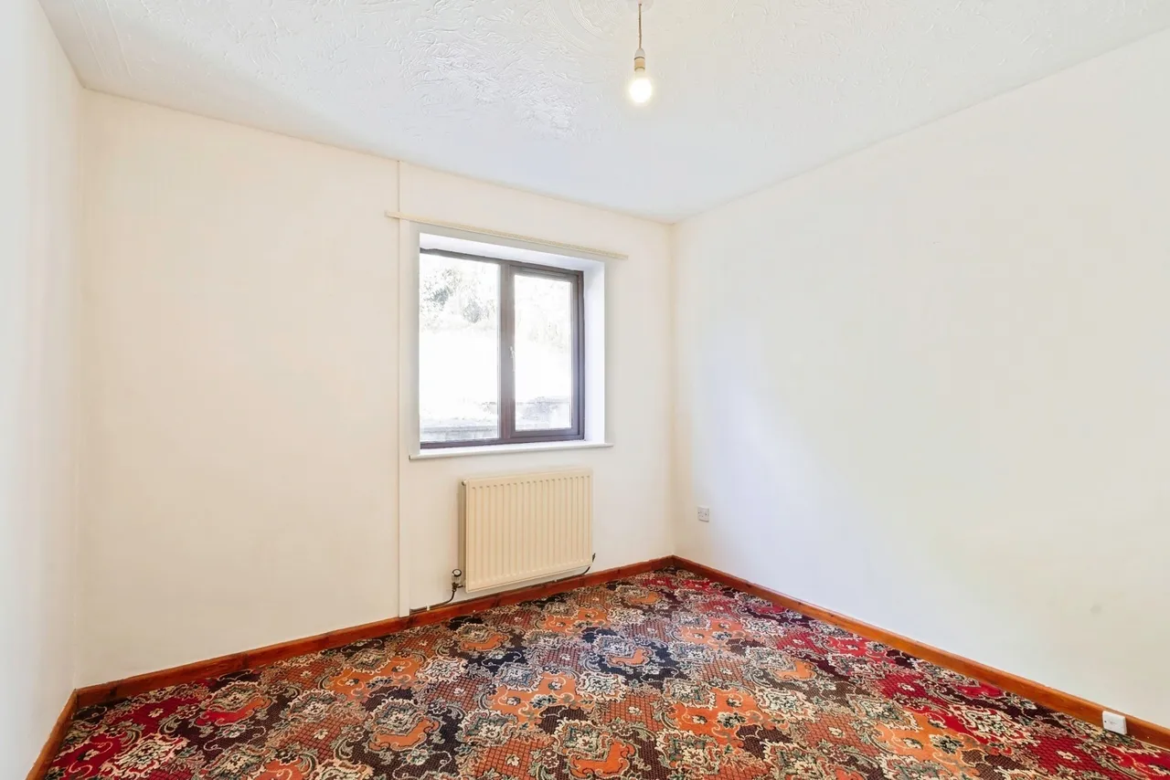 Heol Bancyroffis, Pontyates, SA15, photo 12