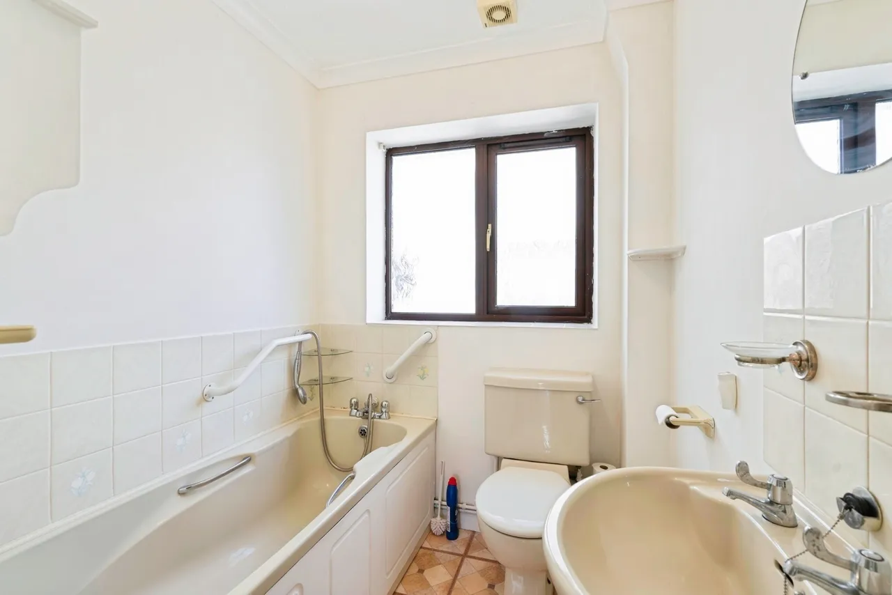 Heol Bancyroffis, Pontyates, SA15, photo 8