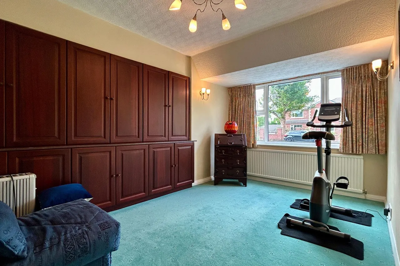 Daylesford Crescent, Cheadle, photo 5