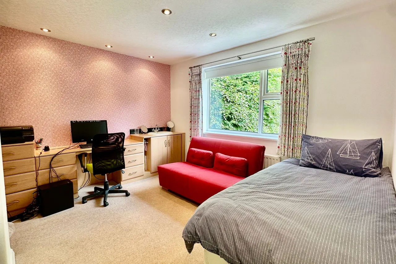 Daylesford Crescent, Cheadle, photo 16
