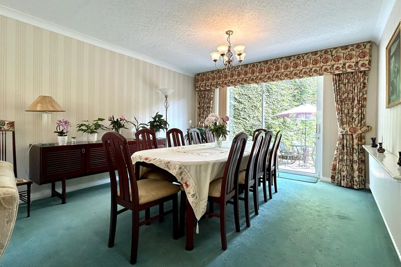 Daylesford Crescent, Cheadle, photo 4
