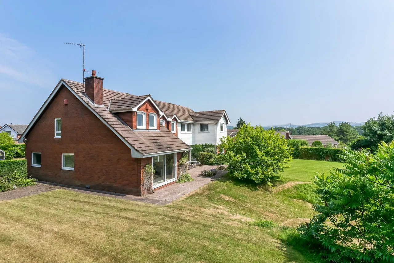 Willowmead Drive, Macclesfield, photo 2