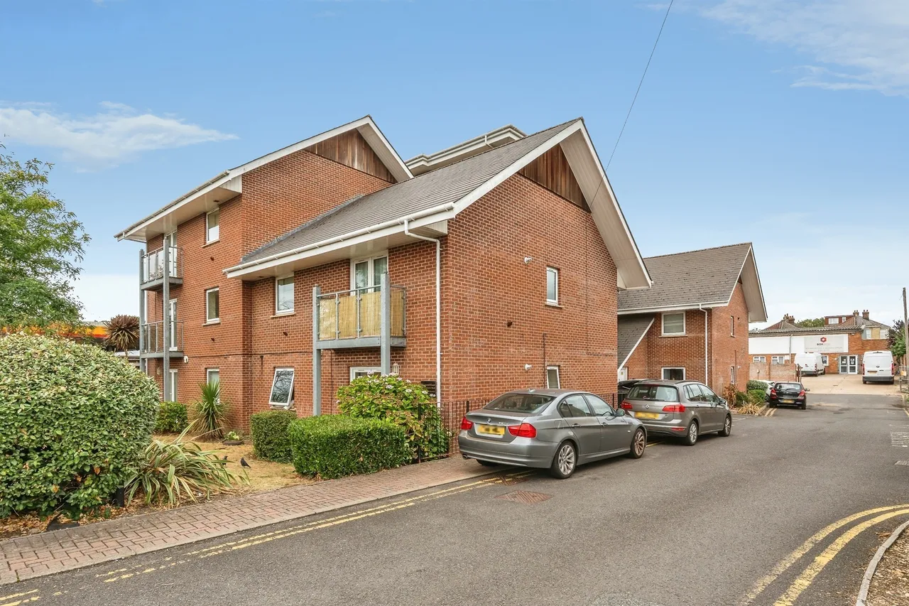 2 bed flat for sale — Winchester Road, Southampton