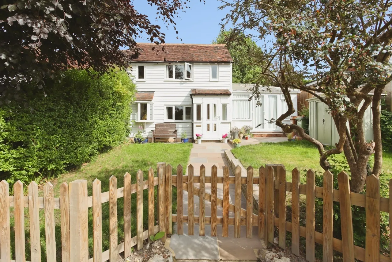 1 bed house for sale, Talbot Road, Hawkhurst, TN18