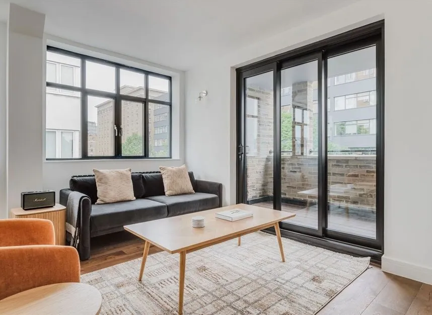 Henriques Street, Aldgate, E1, photo 2