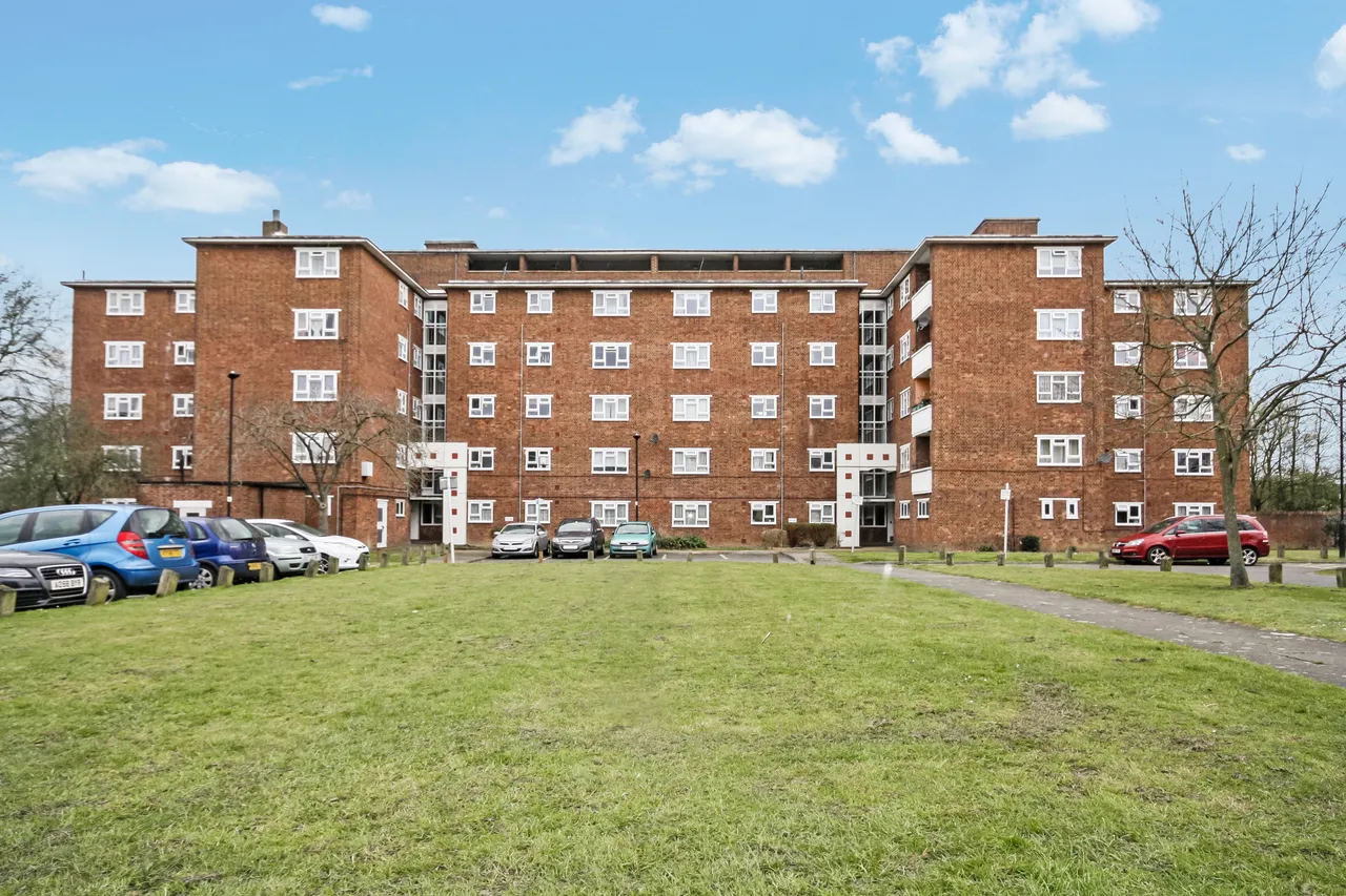 2 bed flat for sale, Old Ruislip Road, Northolt, UB5